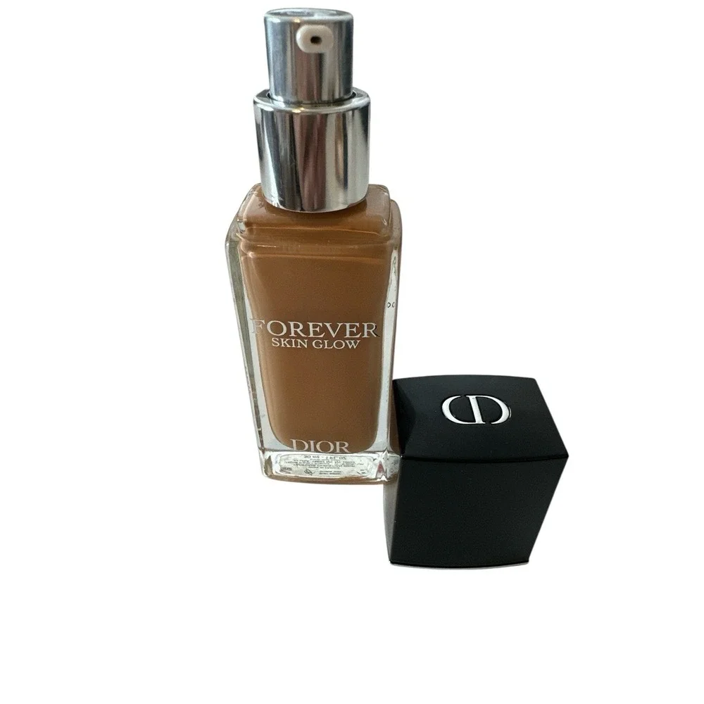 DIOR  Forever Skin Glow 24hr Radiant Foundation‎ 4WP SPF 15  Exp 07/ 26